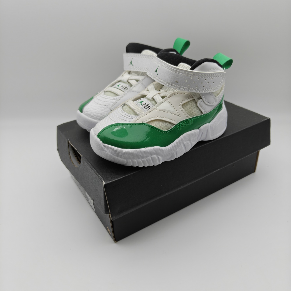 Jordan Jumpman Two Trey DQ8433-130 Shoes Boys Size 5C White Lucky Green Strap